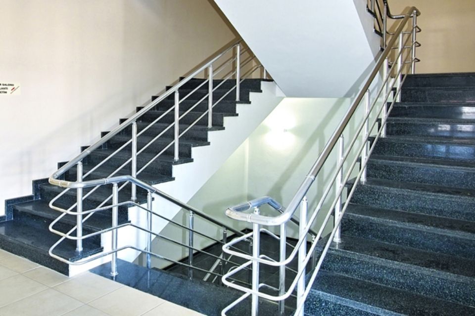 Merdiven Küpeştesi